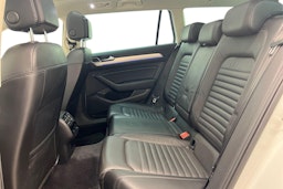 Valkoinen Volkswagen PASSAT 2018 kuva 10.