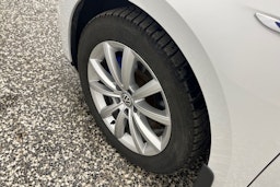 Valkoinen Volkswagen PASSAT 2018 kuva 13.