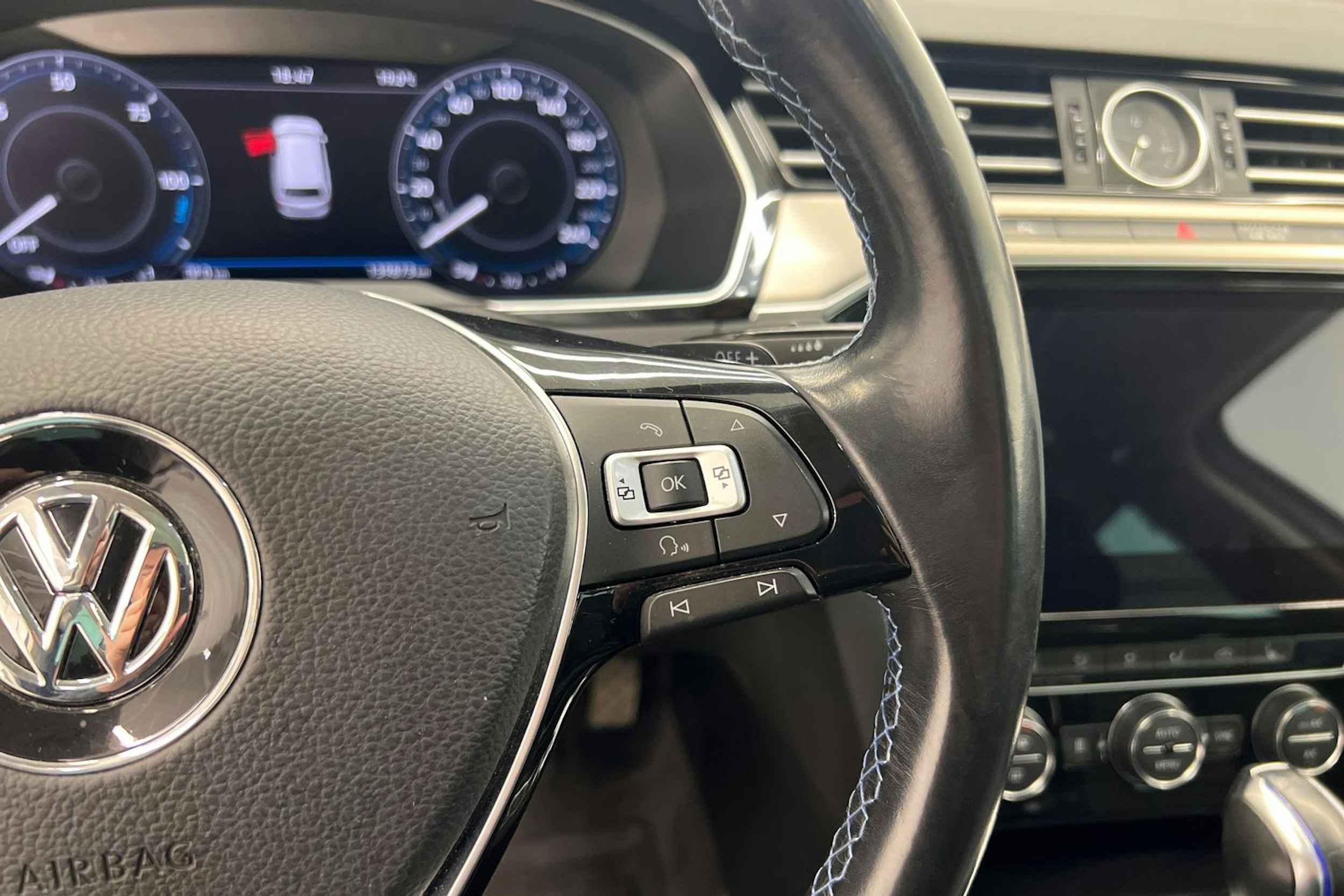 Valkoinen Volkswagen PASSAT 2018 kuva 15.