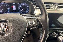 Valkoinen Volkswagen PASSAT 2018 kuva 15.