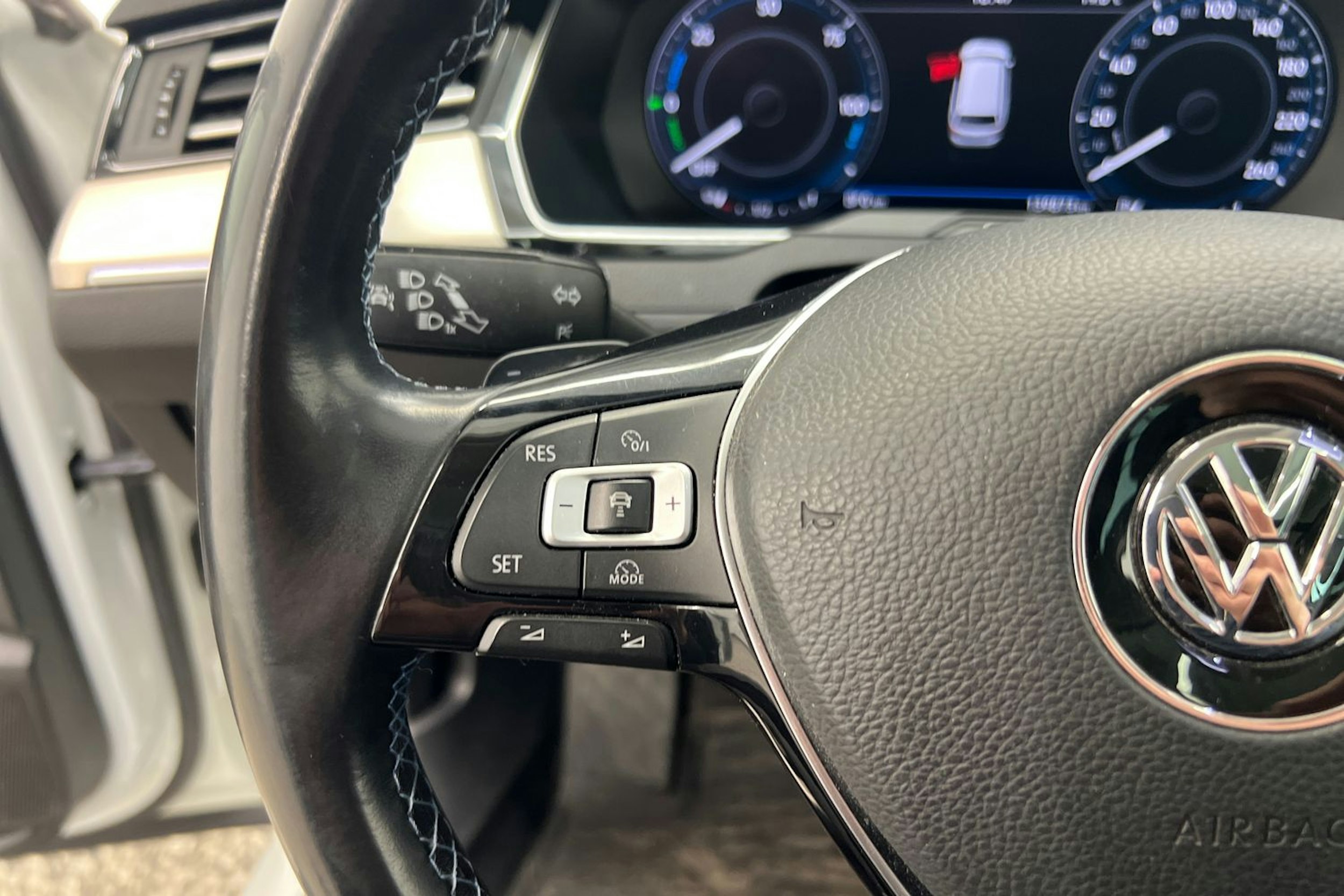 Valkoinen Volkswagen PASSAT 2018 kuva 16.