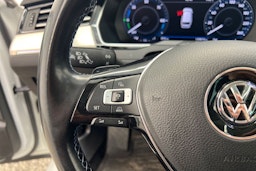 Valkoinen Volkswagen PASSAT 2018 kuva 16.