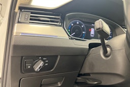 Valkoinen Volkswagen PASSAT 2018 kuva 17.