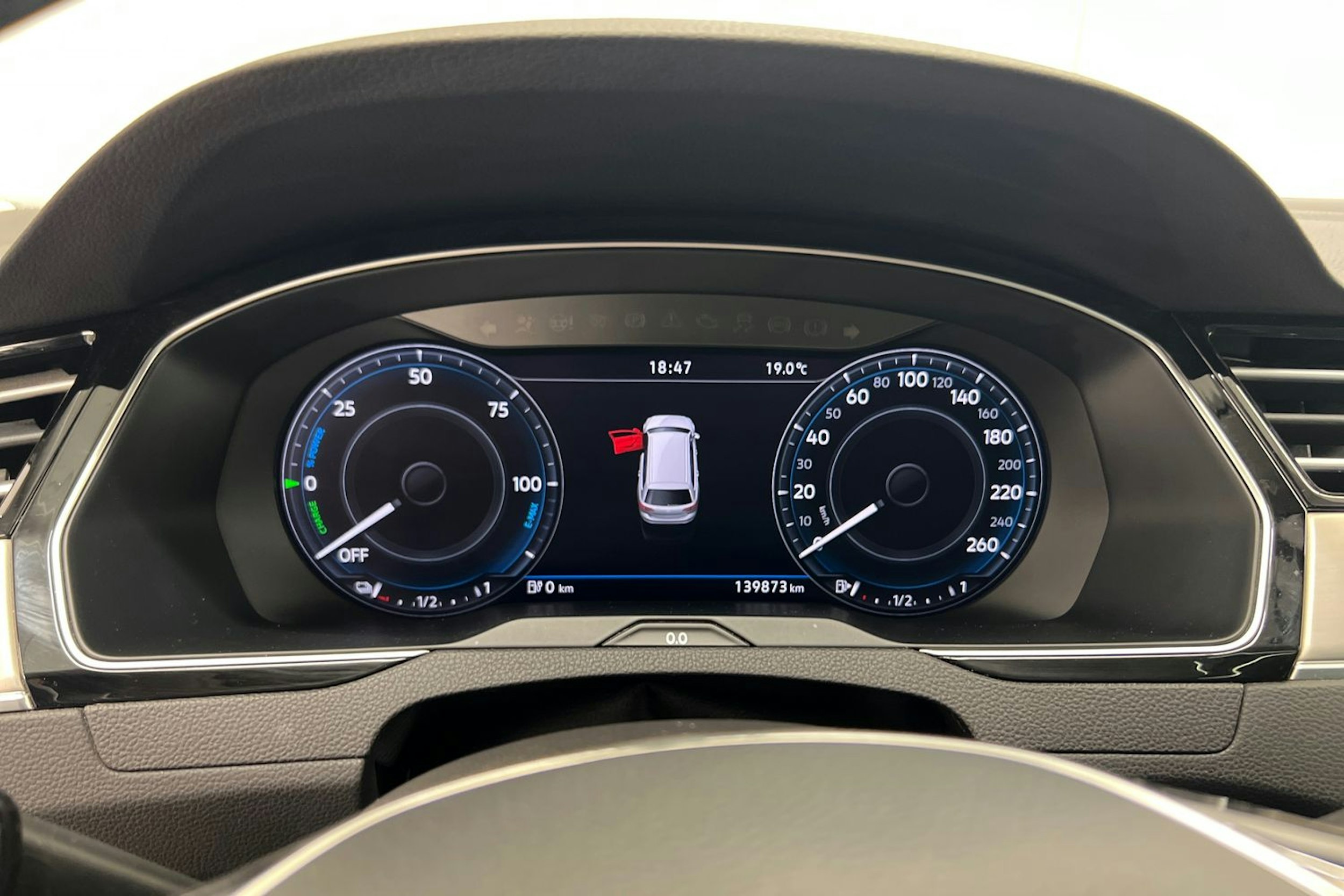 Valkoinen Volkswagen PASSAT 2018 kuva 18.