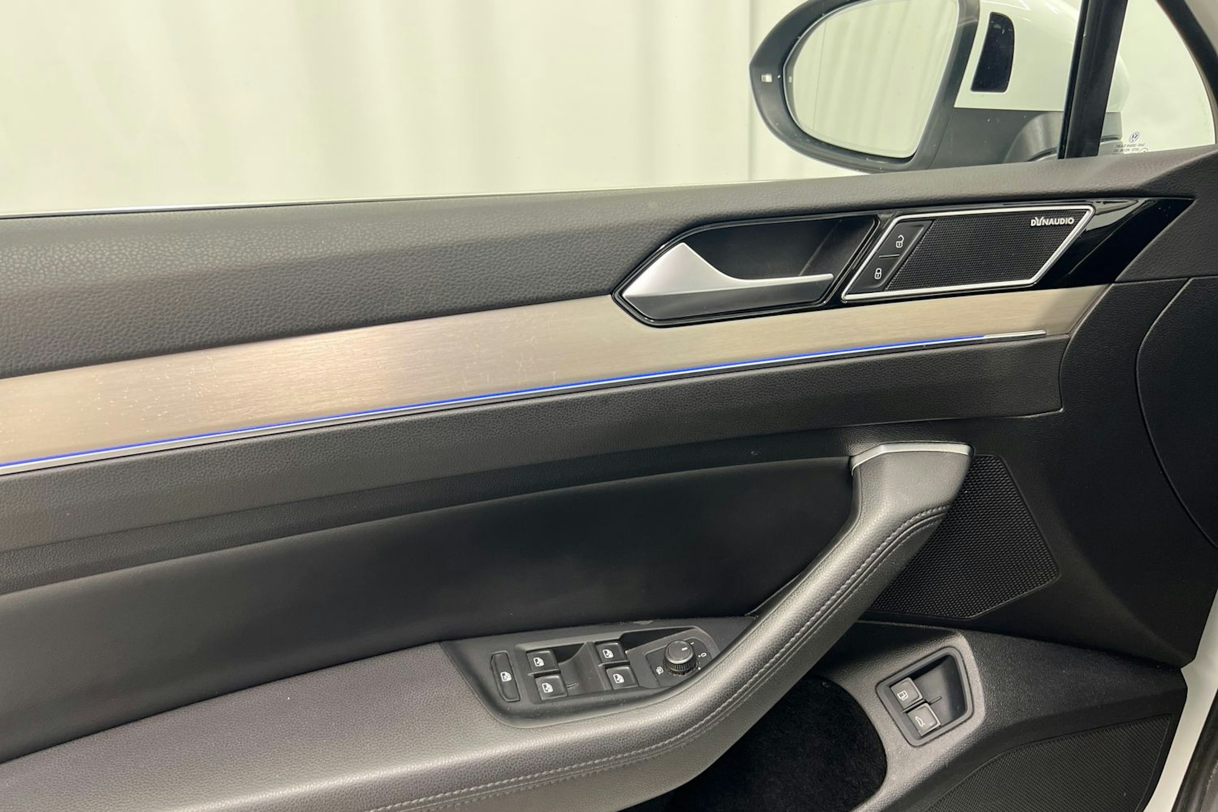 Valkoinen Volkswagen PASSAT 2018 kuva 19.