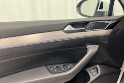 Valkoinen Volkswagen PASSAT 2018 kuva 19.