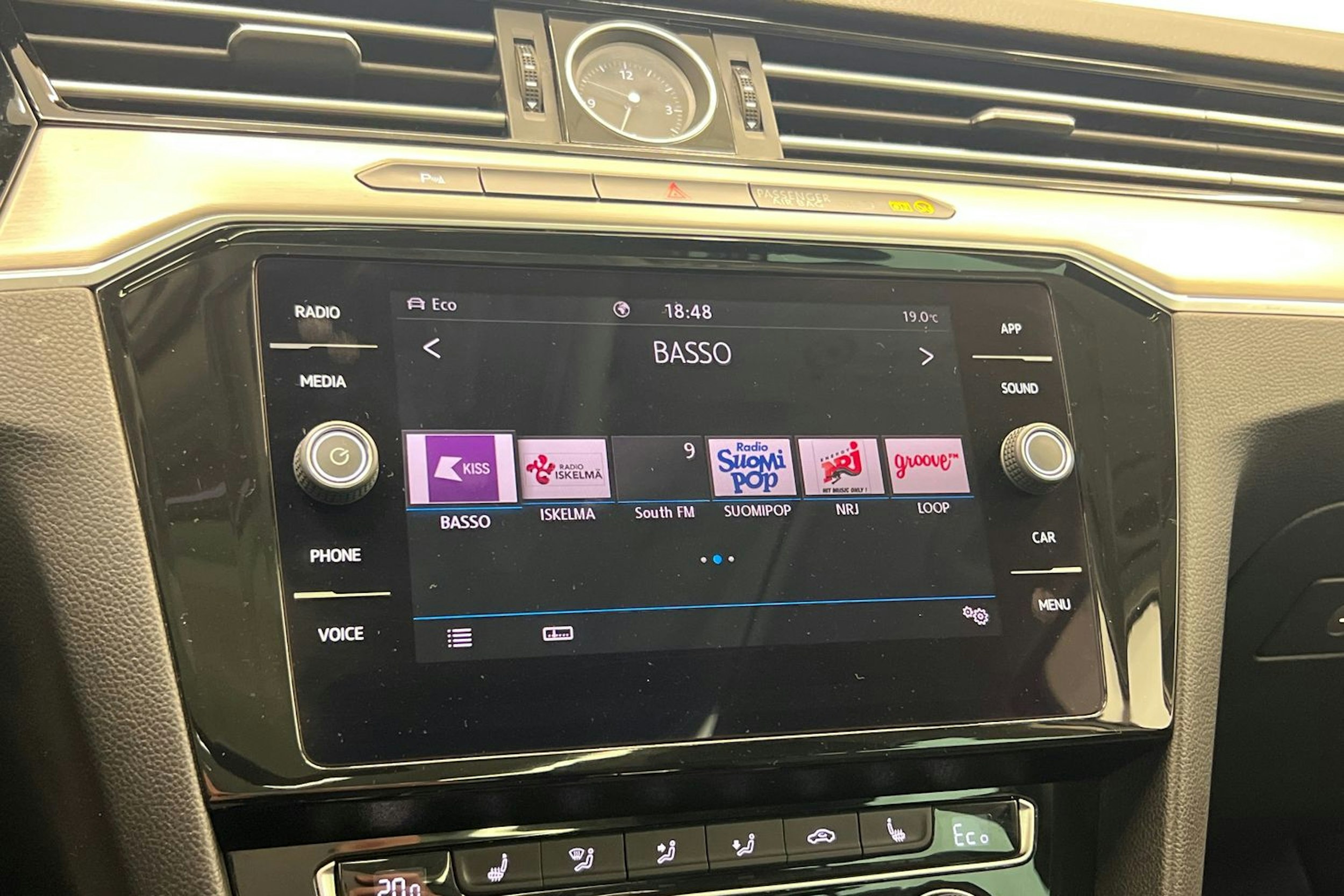 Valkoinen Volkswagen PASSAT 2018 kuva 21.