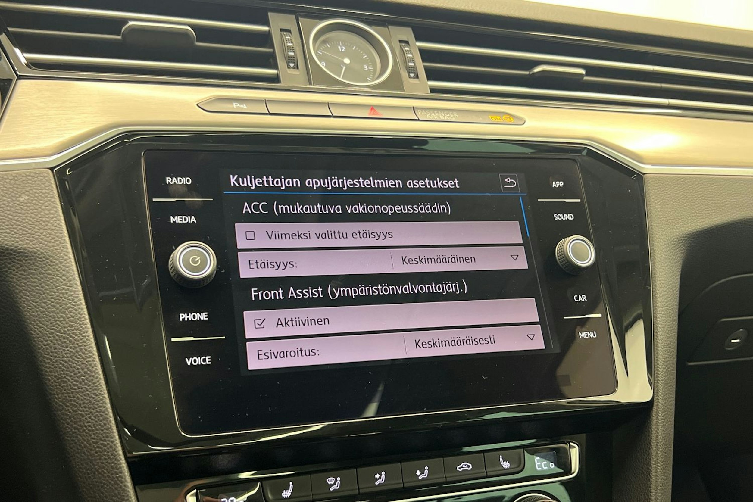 Valkoinen Volkswagen PASSAT 2018 kuva 23.