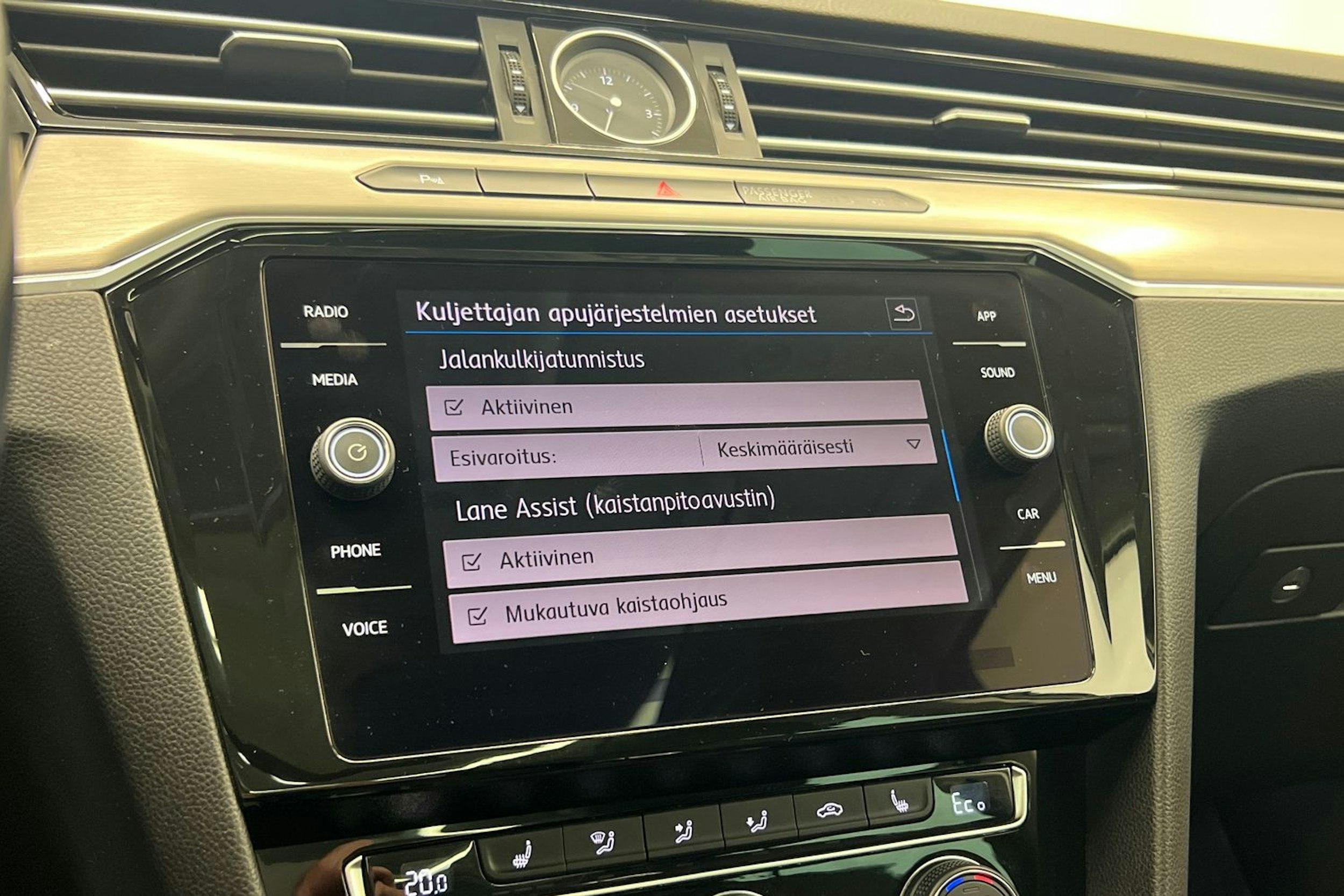 Valkoinen Volkswagen PASSAT 2018 kuva 24.