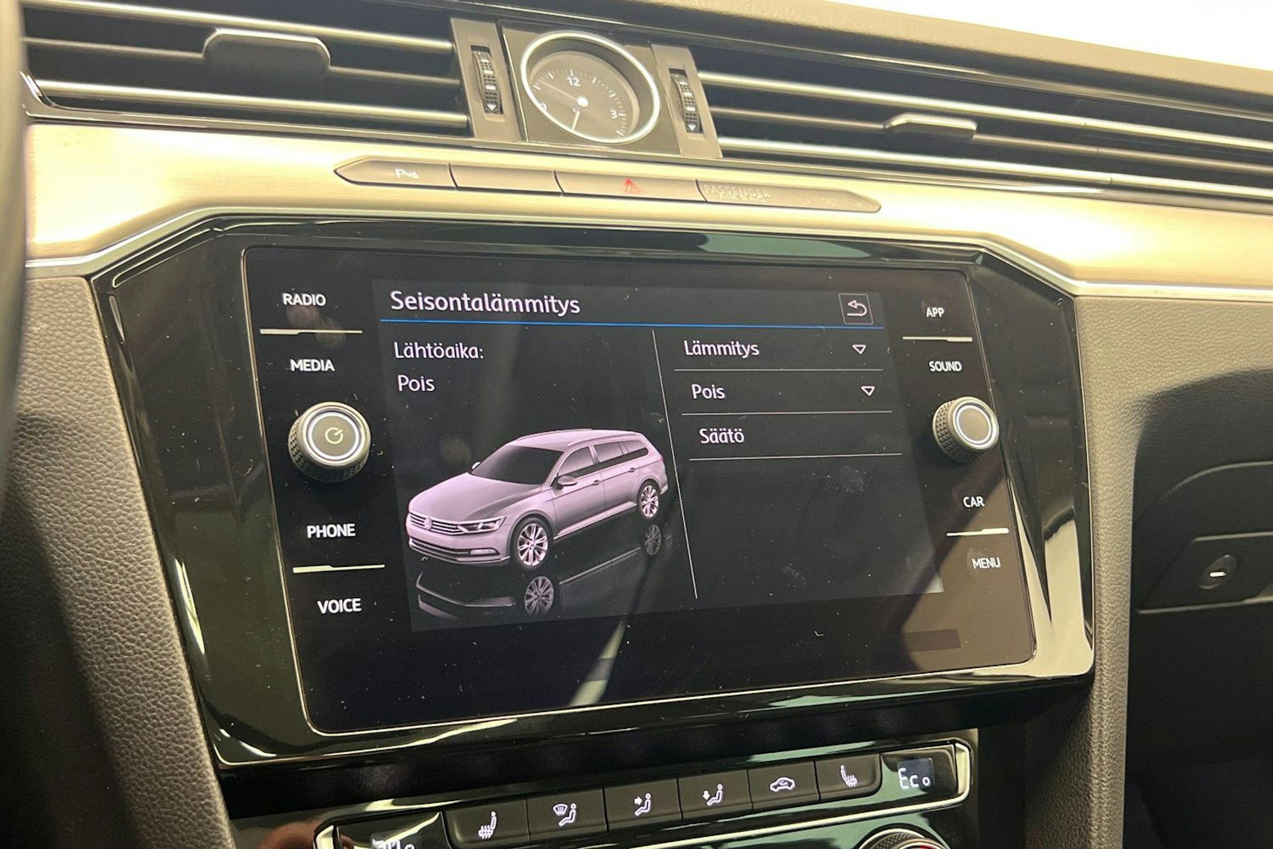 Valkoinen Volkswagen PASSAT 2018 kuva 26.