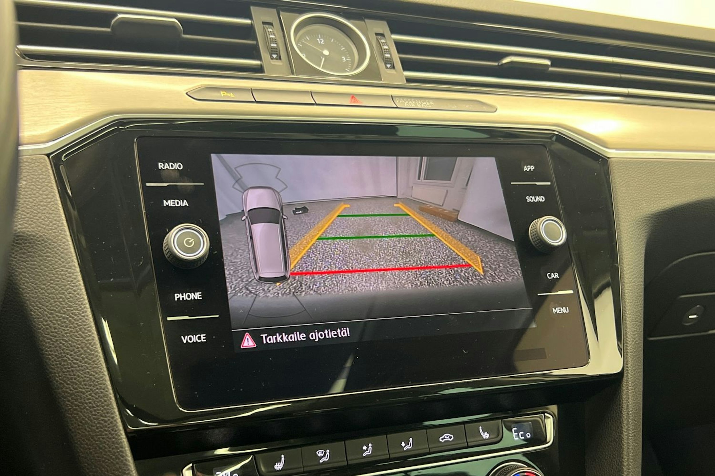 Valkoinen Volkswagen PASSAT 2018 kuva 27.