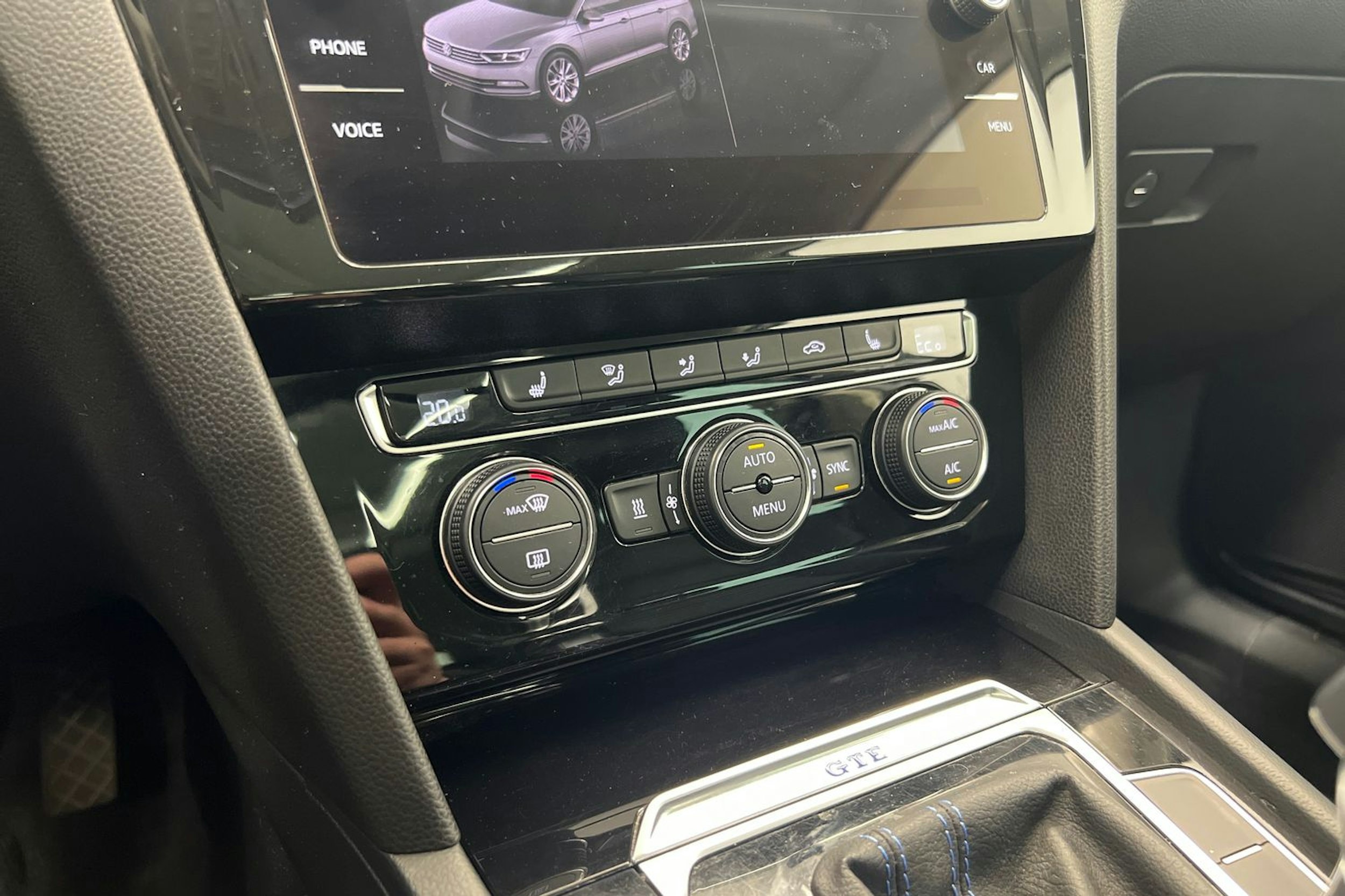 Valkoinen Volkswagen PASSAT 2018 kuva 28.