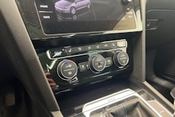 Valkoinen Volkswagen PASSAT 2018 kuva 28.