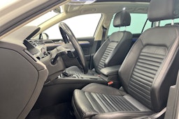 Valkoinen Volkswagen PASSAT 2018 kuva 30.