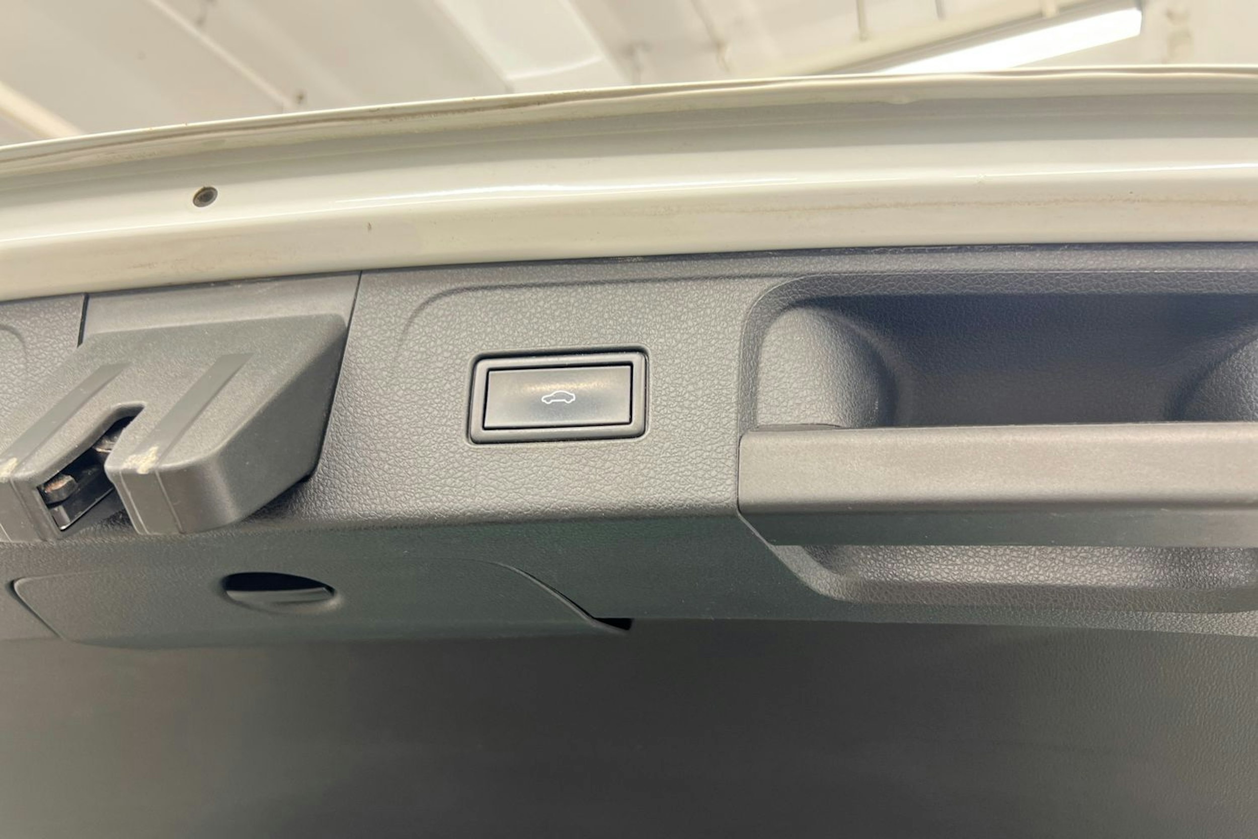 Valkoinen Volkswagen PASSAT 2018 kuva 33.