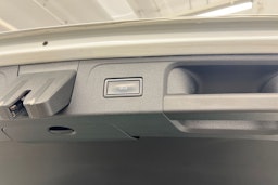 Valkoinen Volkswagen PASSAT 2018 kuva 33.