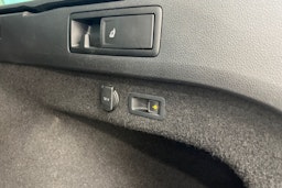 Valkoinen Volkswagen PASSAT 2018 kuva 34.