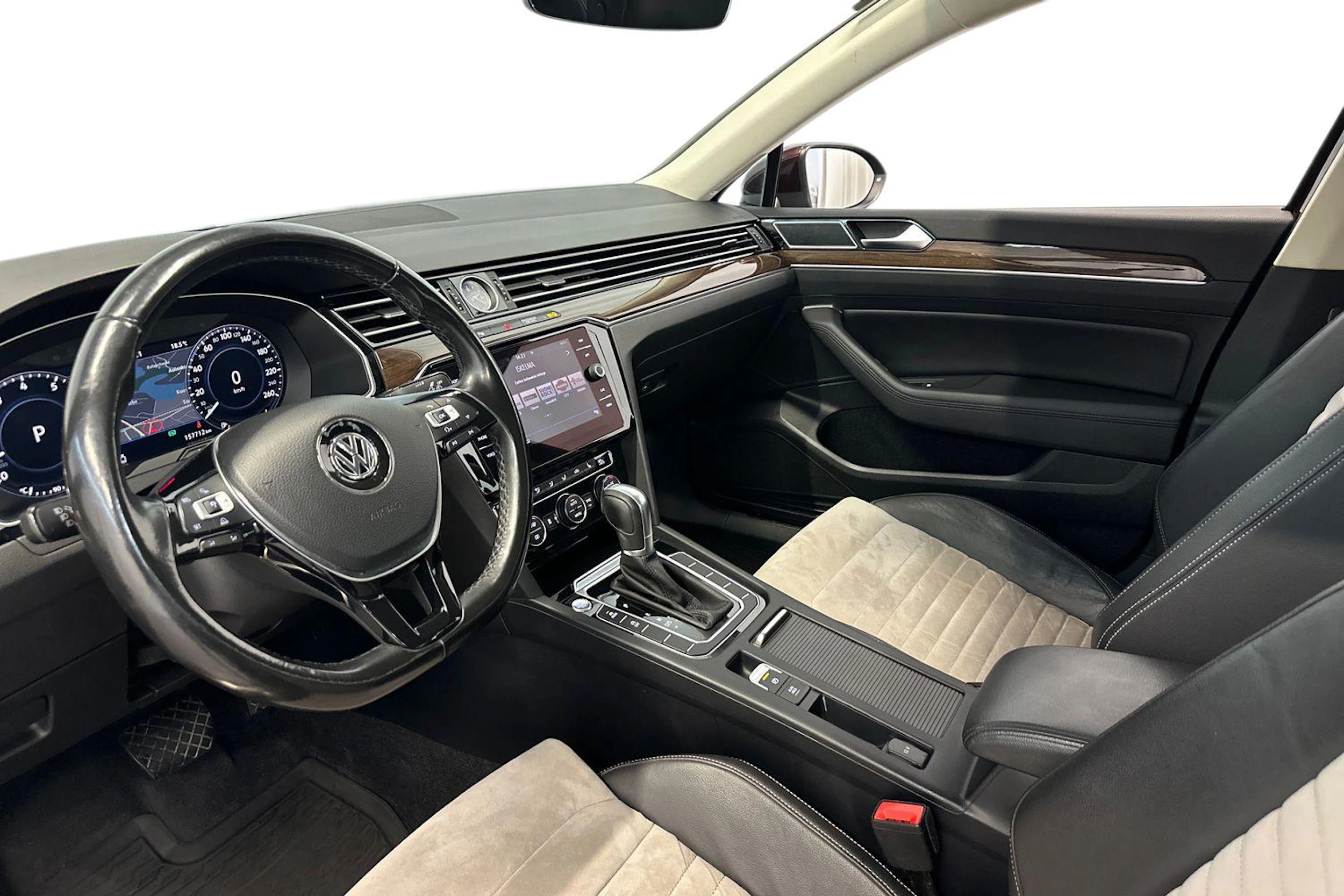 punainen Volkswagen Passat 2018 kuva 6.