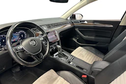 punainen Volkswagen Passat 2018 kuva 6.