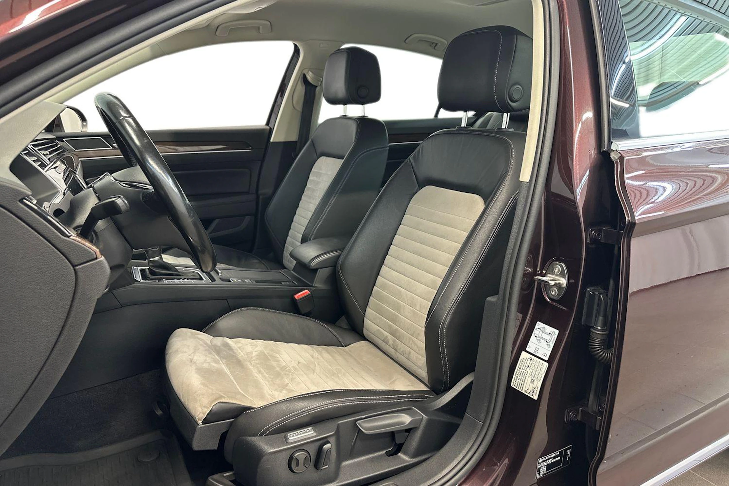punainen Volkswagen Passat 2018 kuva 7.