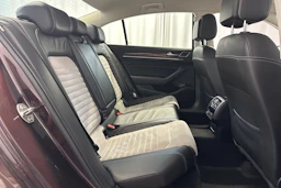 punainen Volkswagen Passat 2018 kuva 10.