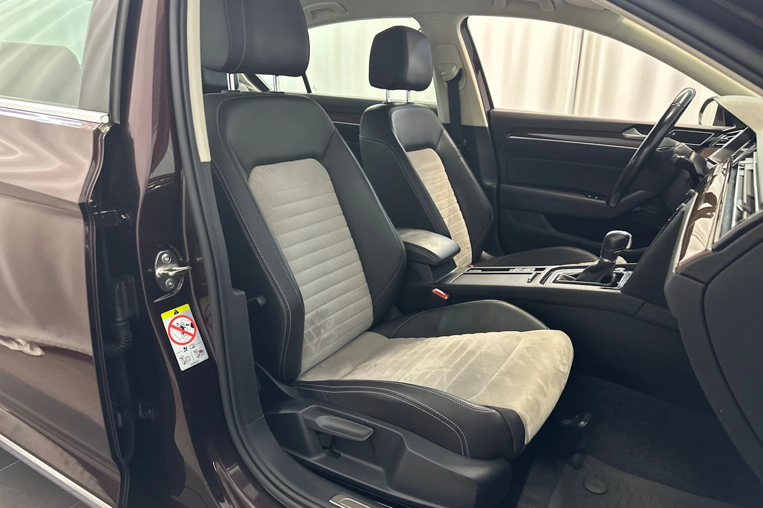 punainen Volkswagen Passat 2018 kuva 11.