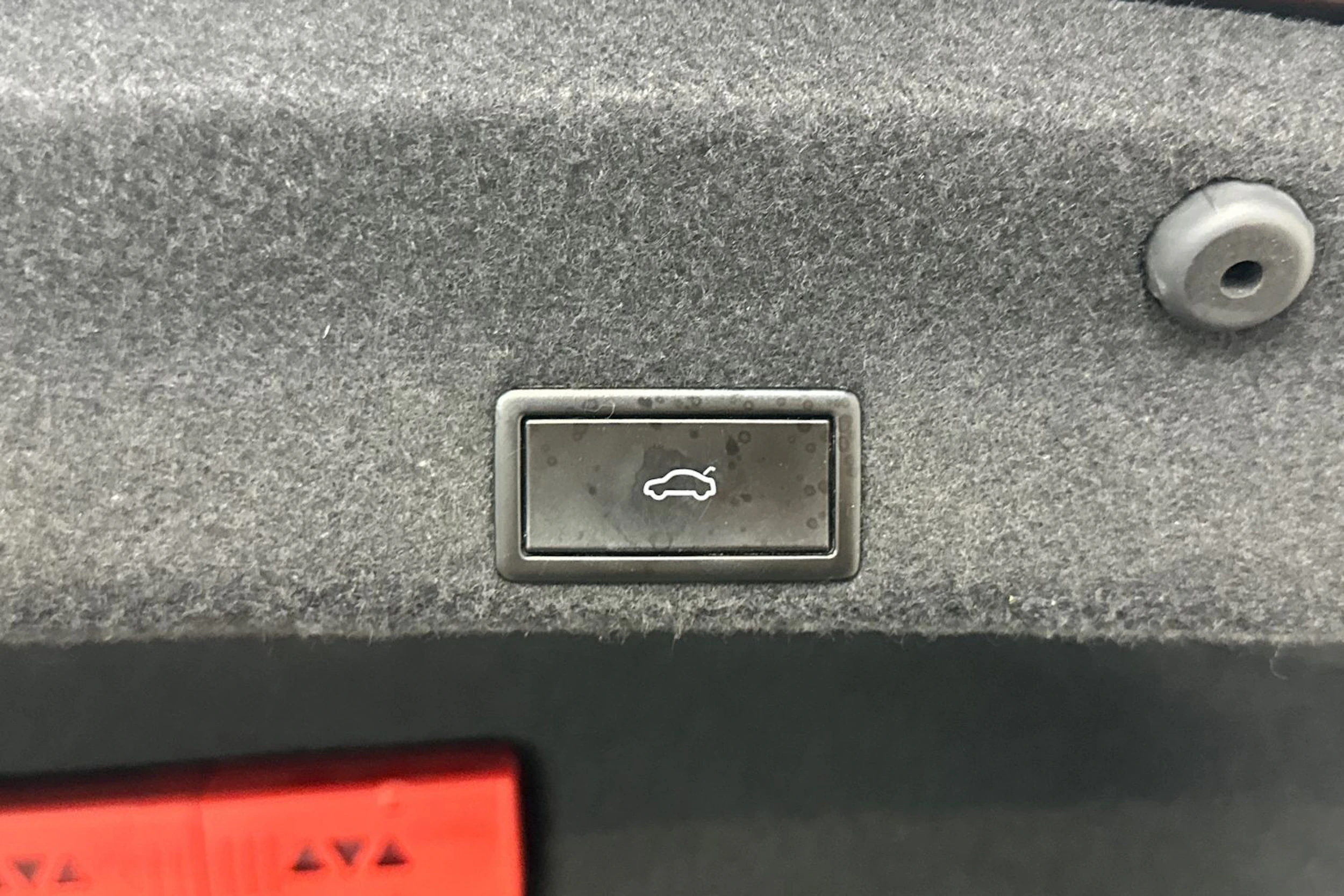 punainen Volkswagen Passat 2018 kuva 14.