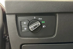 punainen Volkswagen Passat 2018 kuva 17.