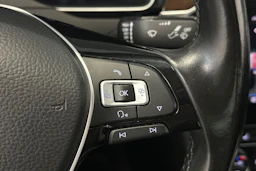 punainen Volkswagen Passat 2018 kuva 19.