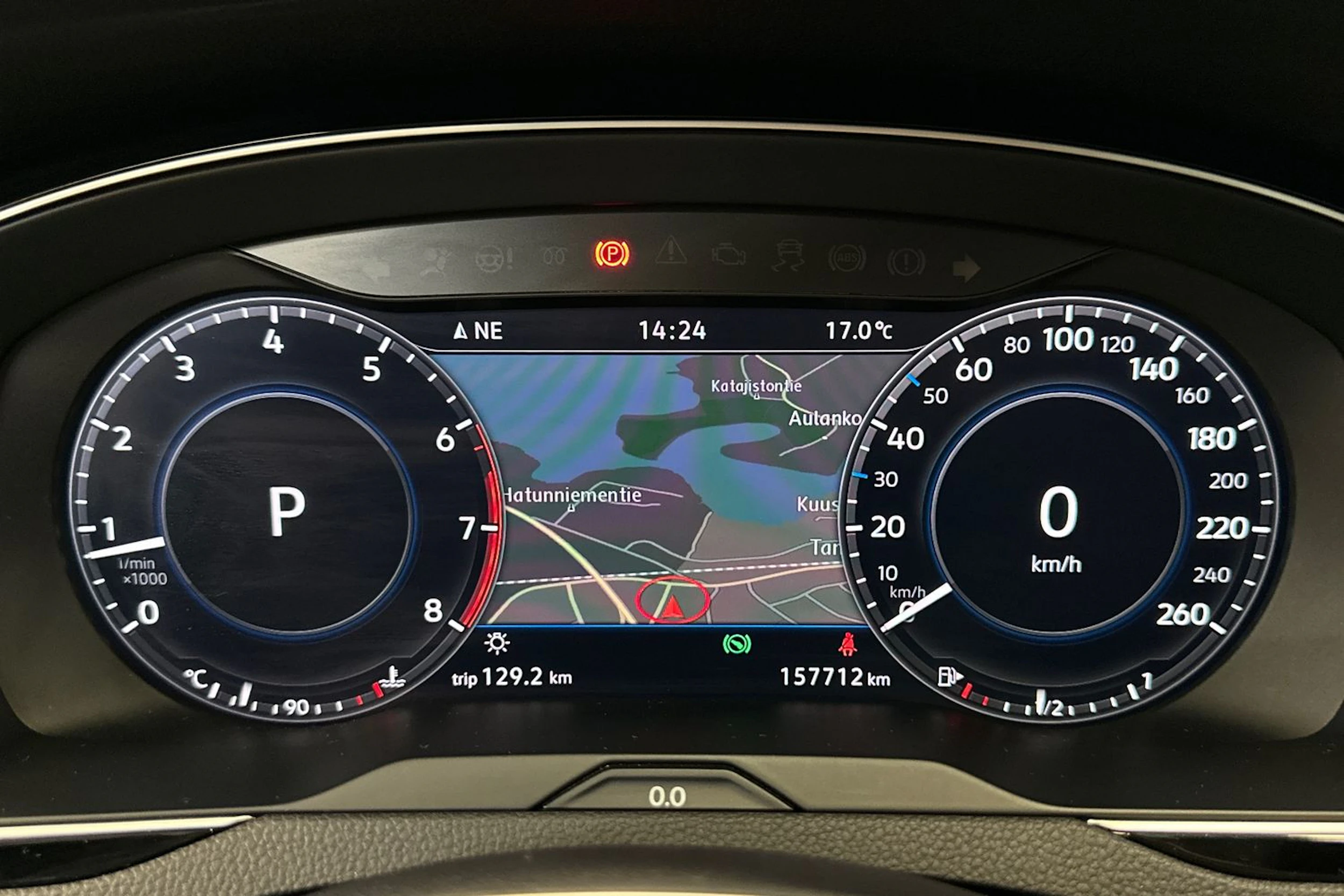 punainen Volkswagen Passat 2018 kuva 20.