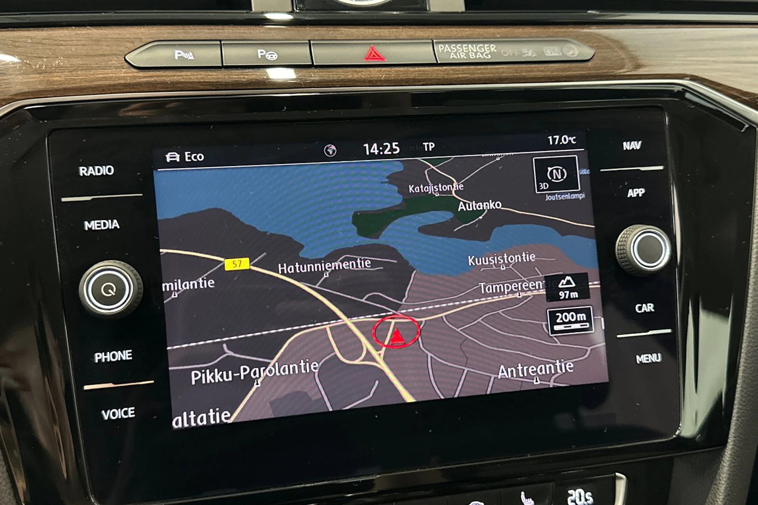 punainen Volkswagen Passat 2018 kuva 23.