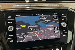 punainen Volkswagen Passat 2018 kuva 23.
