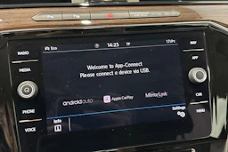 punainen Volkswagen Passat 2018 kuva 24.