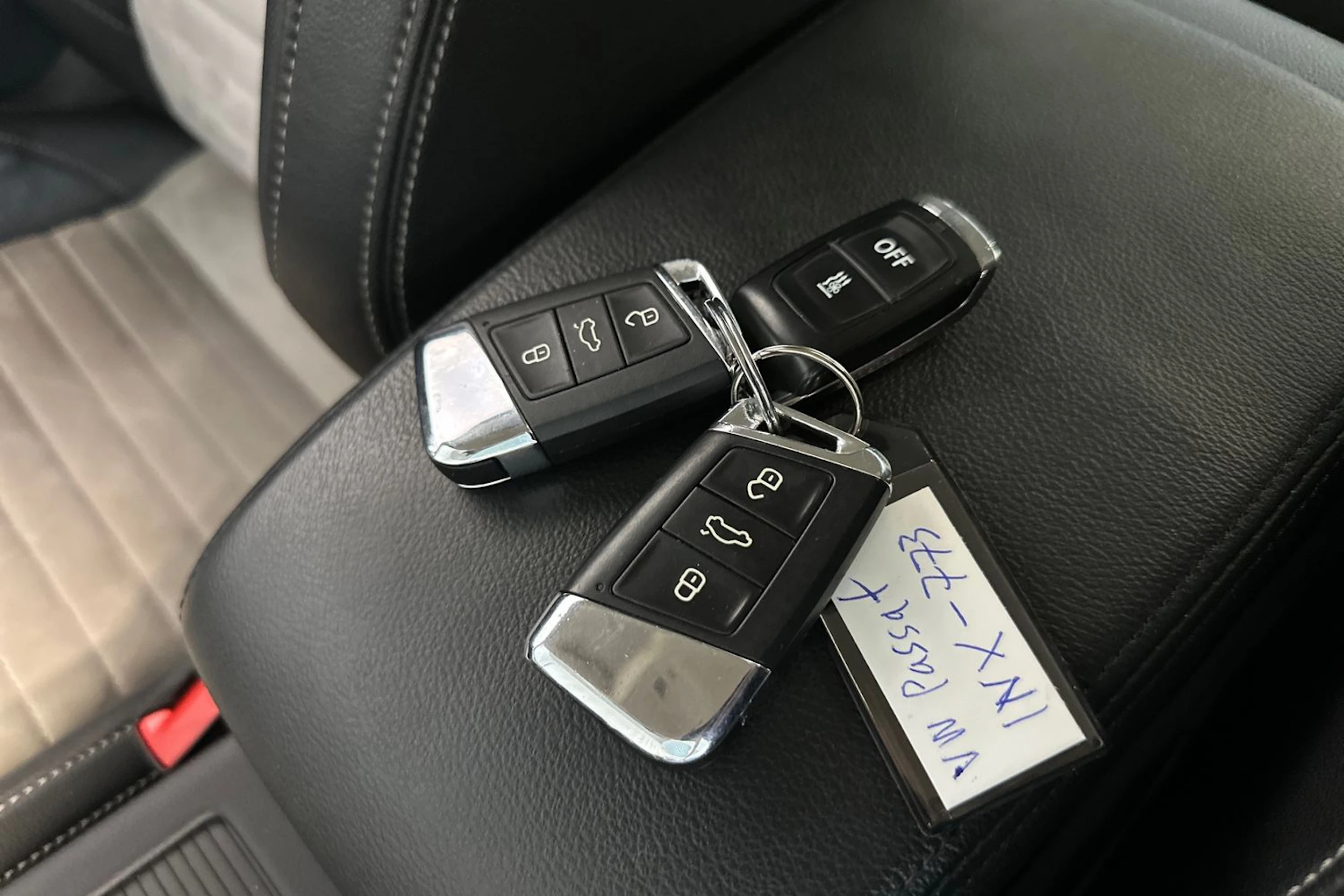 punainen Volkswagen Passat 2018 kuva 30.