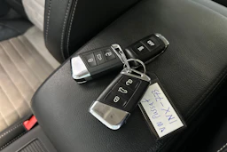 punainen Volkswagen Passat 2018 kuva 30.