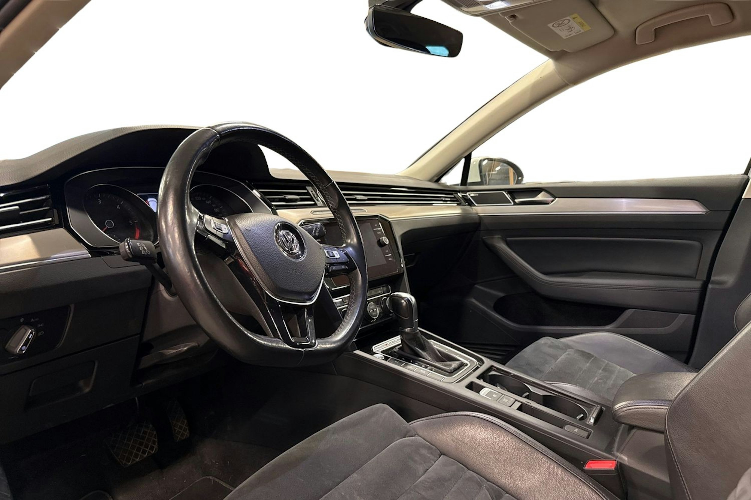 Valkoinen Volkswagen PASSAT 2018 kuva 3.