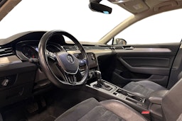 Valkoinen Volkswagen PASSAT 2018 kuva 3.