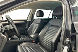 harmaa Volkswagen Passat 2018 kuva 6.