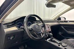 harmaa Volkswagen Passat 2018 kuva 10.