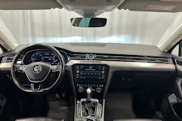 harmaa Volkswagen Passat 2018 kuva 11.
