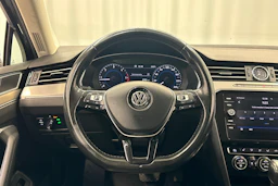 harmaa Volkswagen Passat 2018 kuva 12.