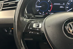 harmaa Volkswagen Passat 2018 kuva 13.