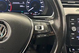 harmaa Volkswagen Passat 2018 kuva 14.