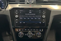 harmaa Volkswagen Passat 2018 kuva 17.