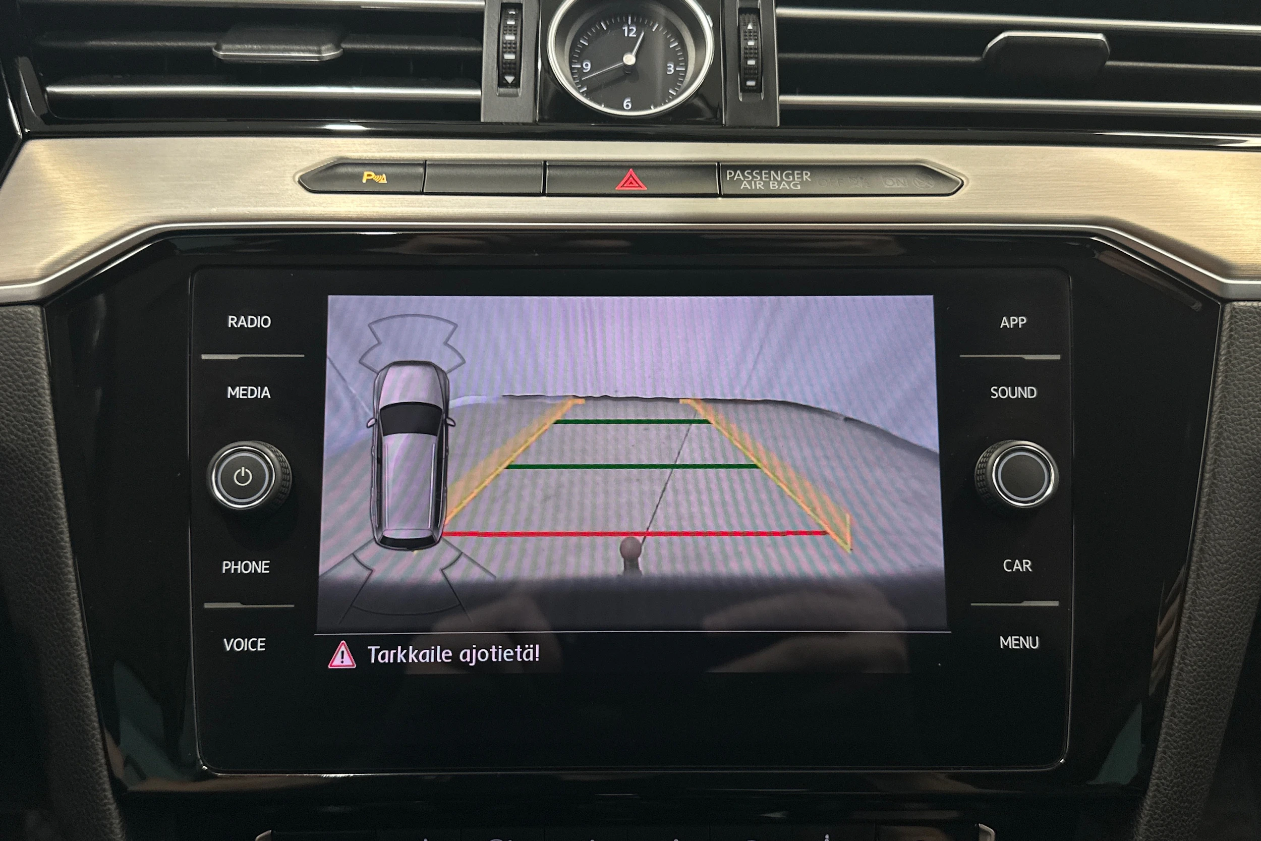harmaa Volkswagen Passat 2018 kuva 18.