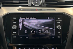 harmaa Volkswagen Passat 2018 kuva 19.