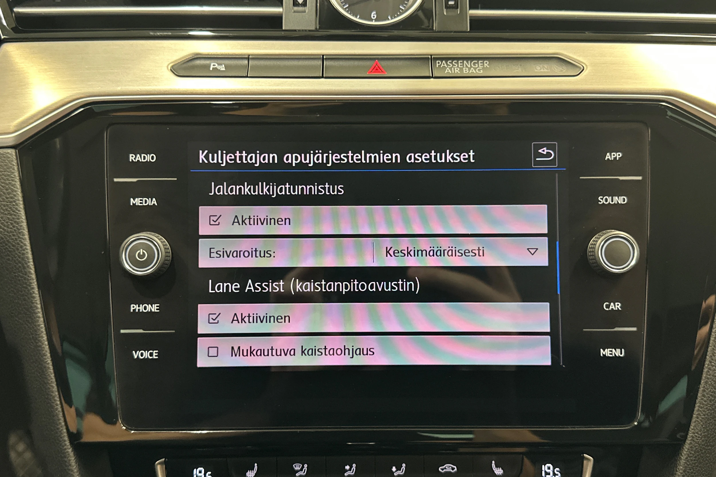 harmaa Volkswagen Passat 2018 kuva 21.