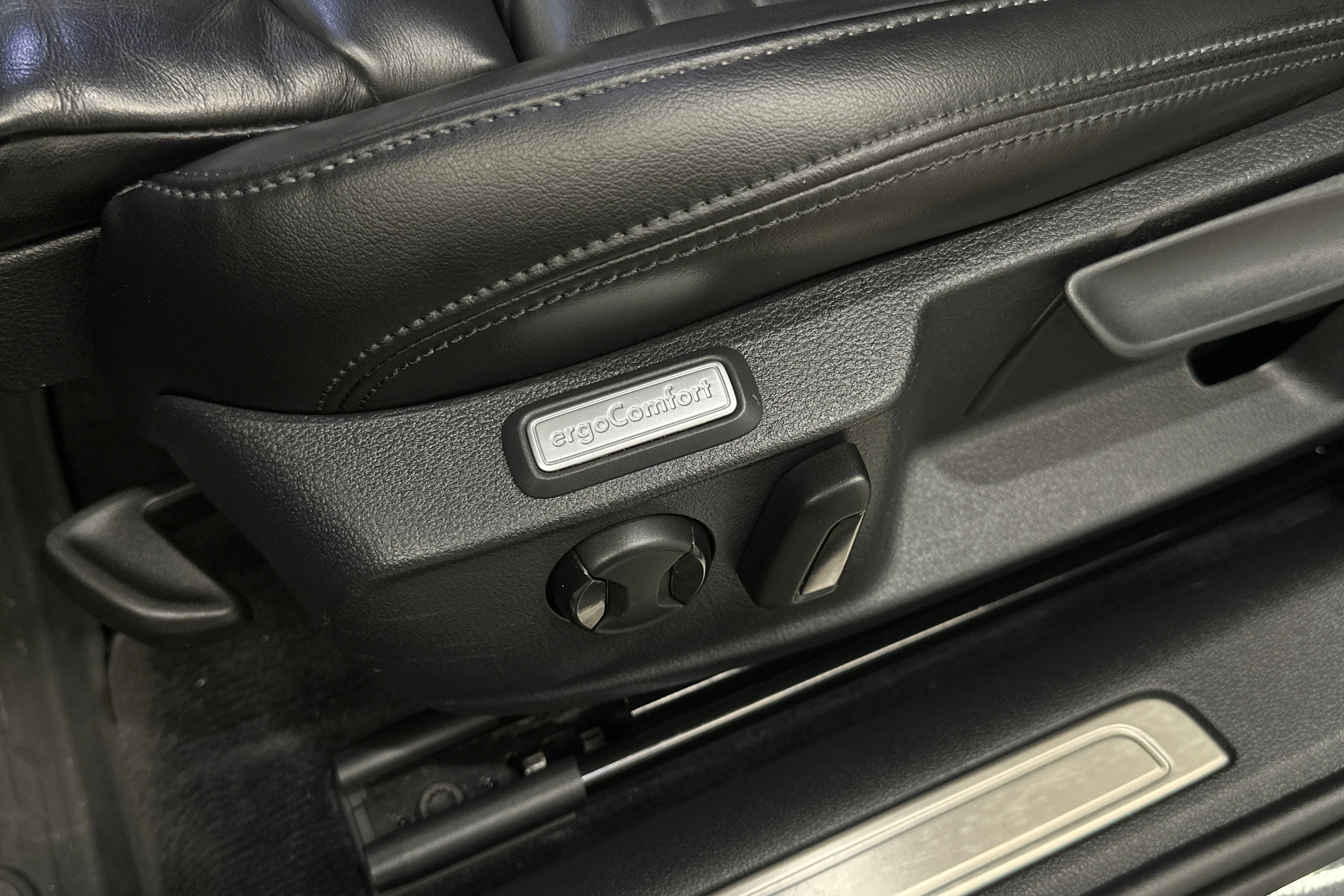 harmaa Volkswagen Passat 2018 kuva 25.