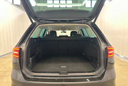 harmaa Volkswagen Passat 2018 kuva 27.