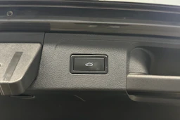 harmaa Volkswagen Passat 2018 kuva 28.